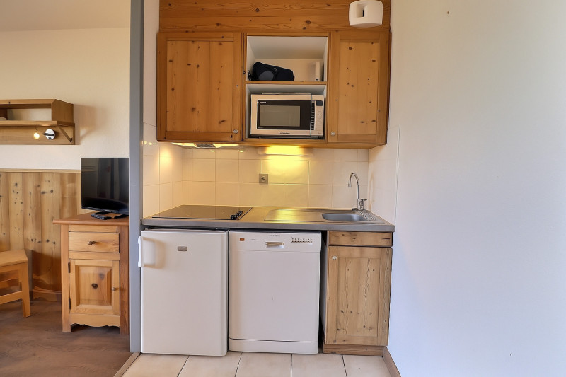 _lv_images__lot_0100001716_03_1716375