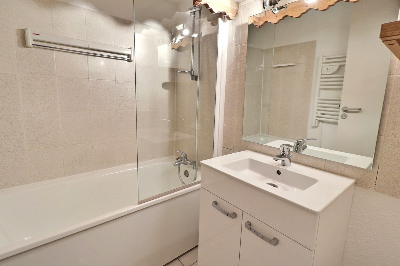 _lv_images__lot_0100001810_05_1682092