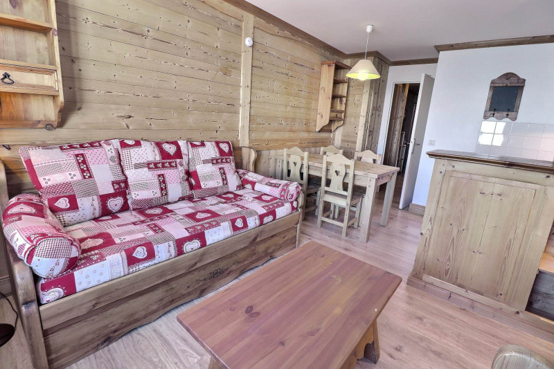 _lv_images__lot_0100001810_06_1682093