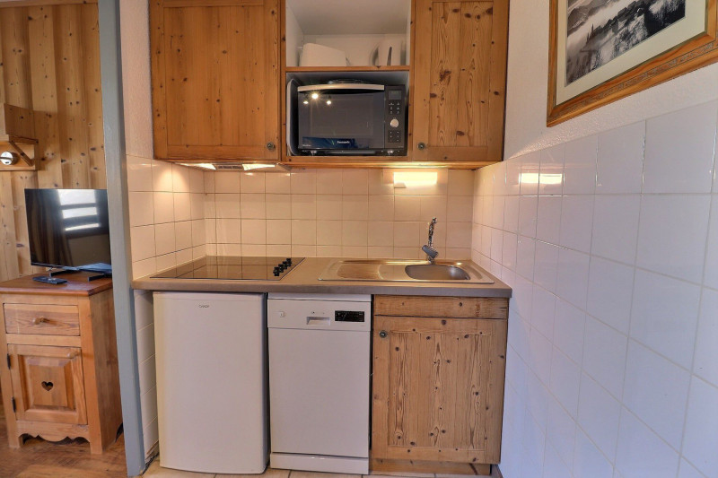 _lv_images__lot_0100001812_03_1681913