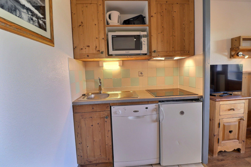 _lv_images__lot_0100001814_03_1716586