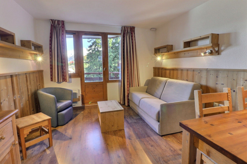 _lv_images__lot_0100001826_01_1682150