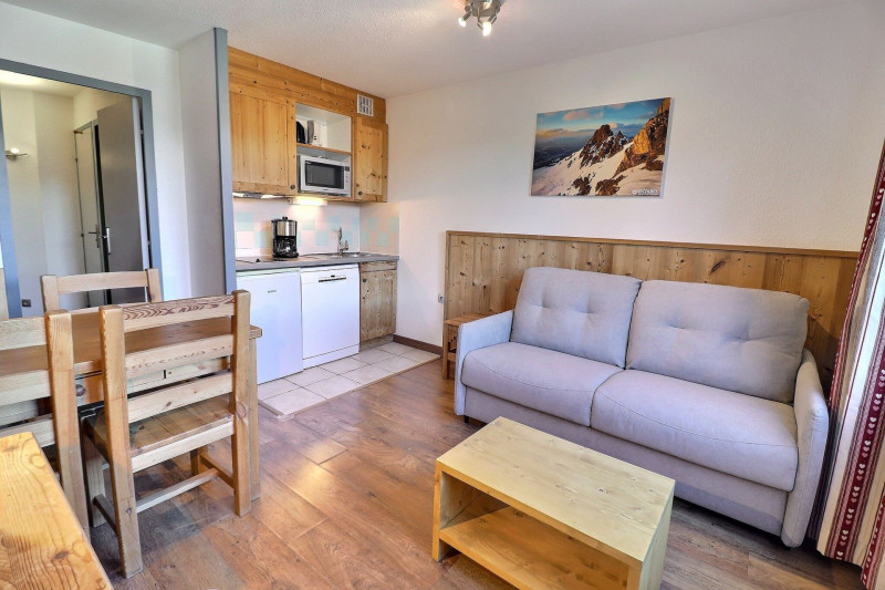 _lv_images__lot_0100001918_02_1716395