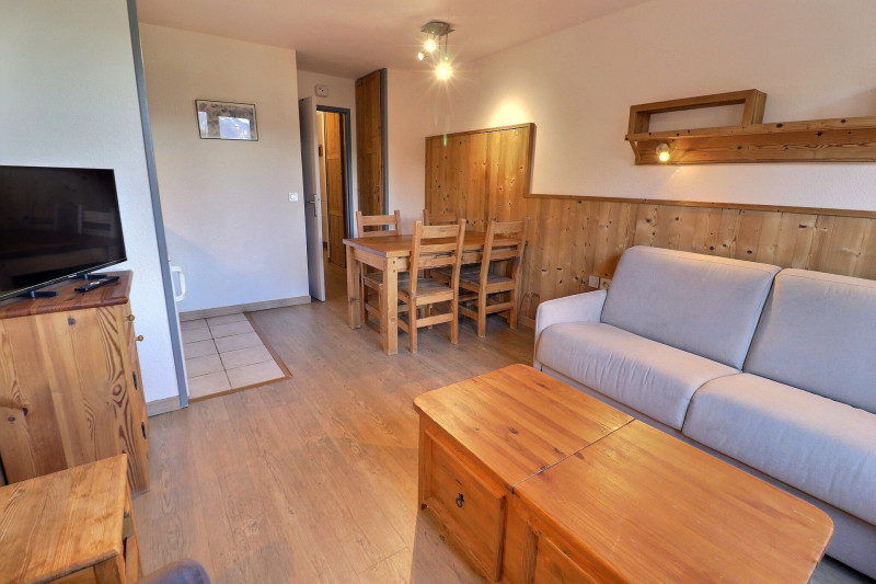 _lv_images__lot_0100001924_06_880040