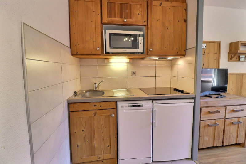 _lv_images__lot_0100001930_03_1196639