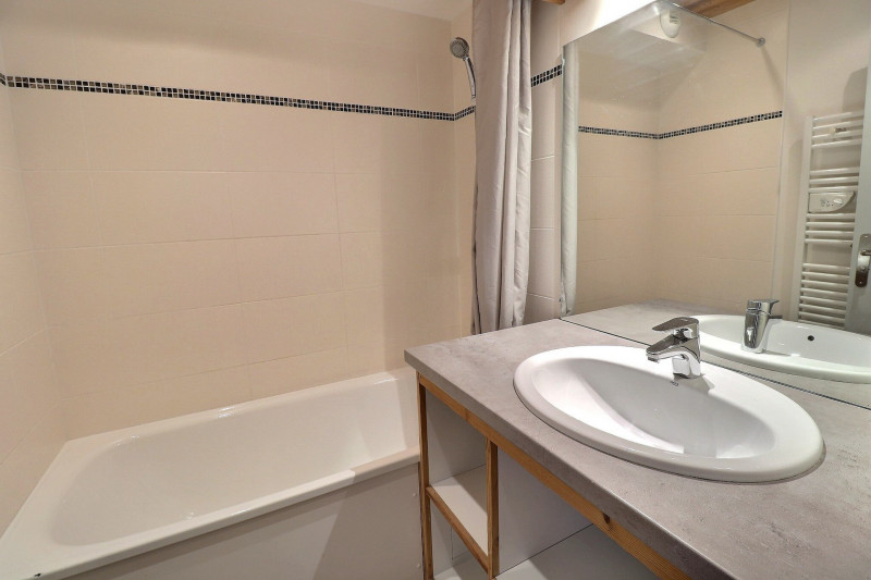 _lv_images__lot_0100001930_05_880276