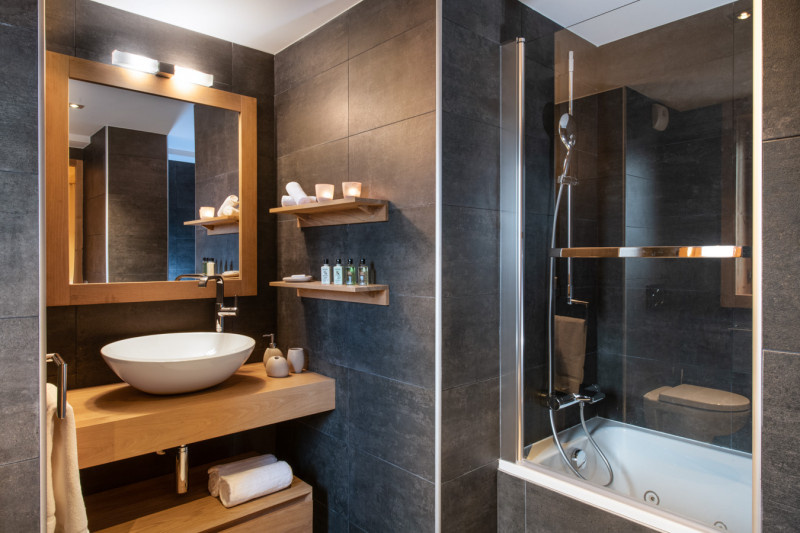 pg-whistler-lodge-b03-004-2899940