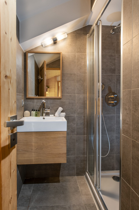 pg-whistler-lodge-b07-009-2908514