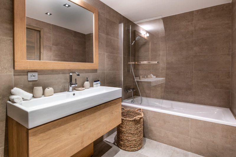 pg-whistler-lodge-b1314-043-2908532