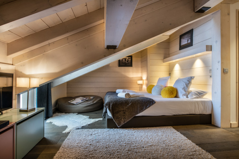 pg-whistler-lodge-b1314-047-2908533