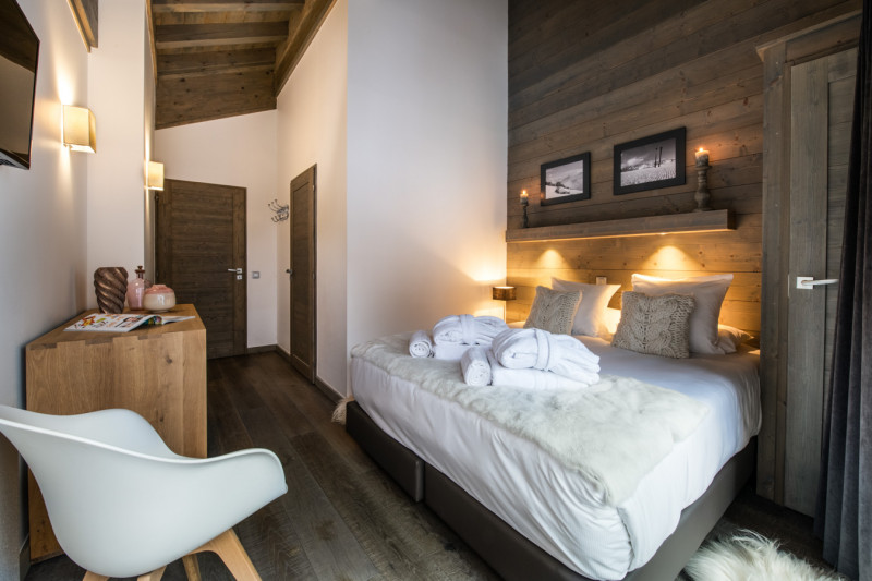 pg-whistler-lodge-b1314-059-2908535